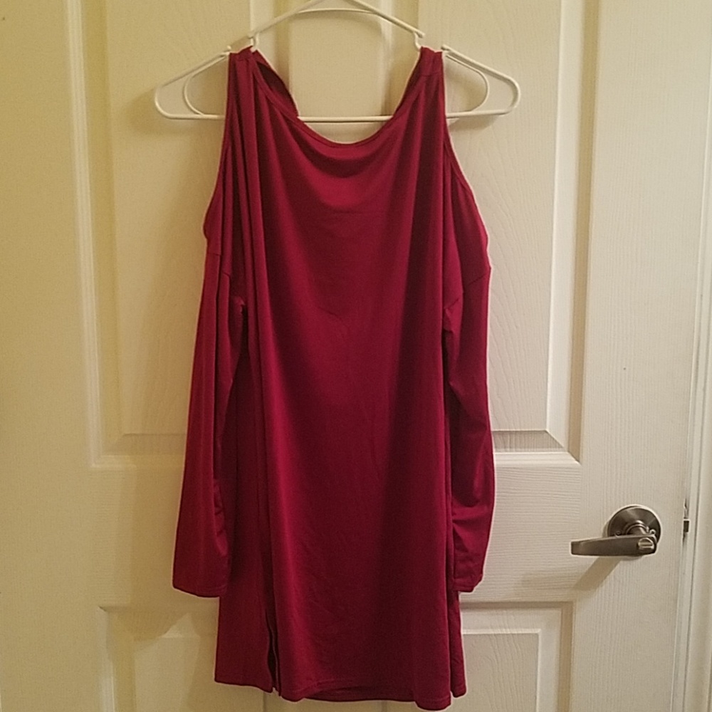 Red shoulder cut out long sleeve tunictop size S/M